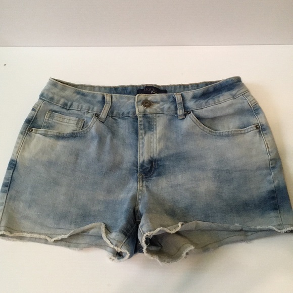 Jean Shorts Sz L . Light blue - Picture 2 of 13